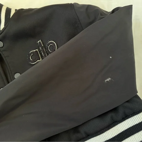 Cropped G.O.A.T Jacket size XS - Picture 3 of 6